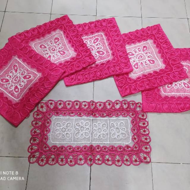 Sarung bantal kursi sulam usus