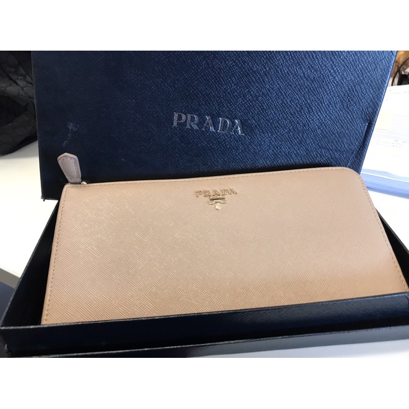 Preloved Dompet Prada