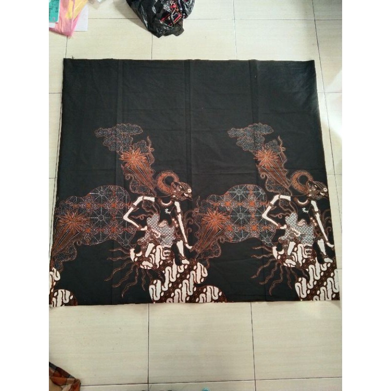 sarung motif wayang
