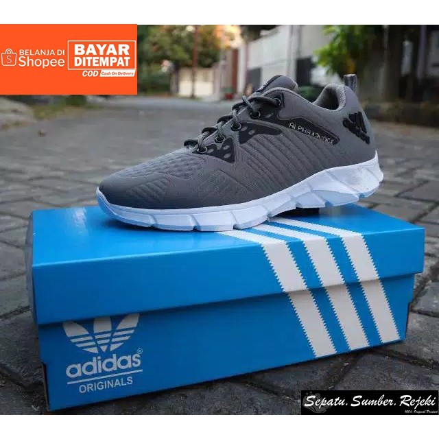 Sepatu Sneakers Olahraga Pria Outdoor / Sepatu Adidas Alphabounce Grey Running Gym Fitness Terbaru