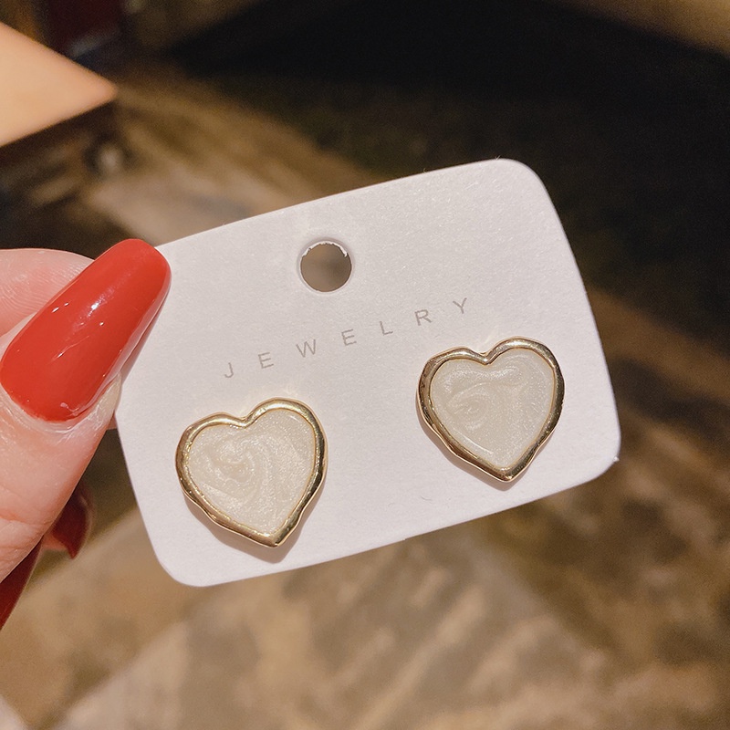 Anting Stud Bentuk Hati Warna Emas Untuk Wanita