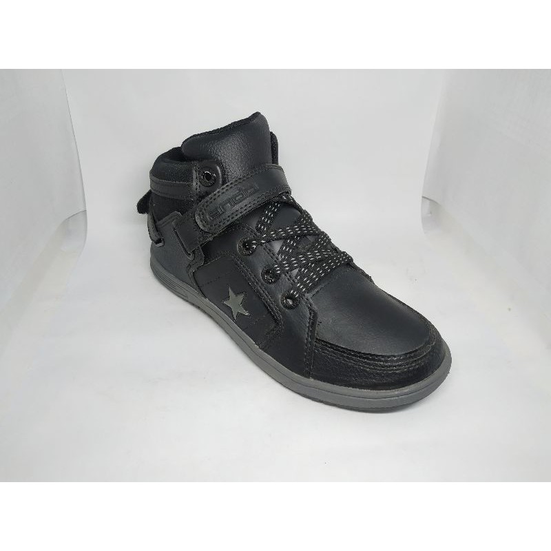 Sepatu Sneakers Ando