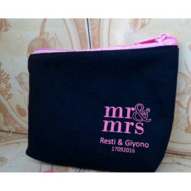 

Pouch kanvas cantik souvenir pernikhan unik sablon