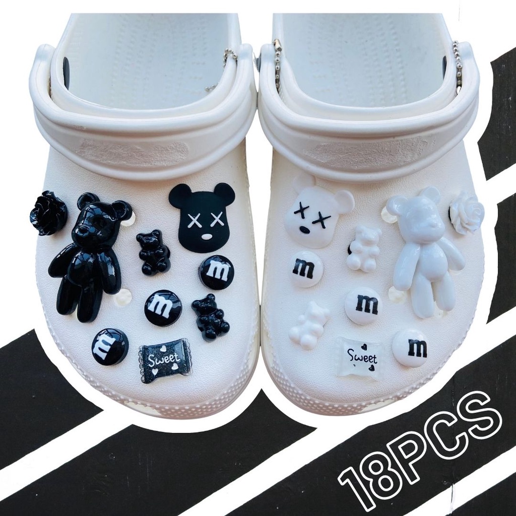 Jibbitz Crocs 18PCS / Set Charm Kancing Motif Kartun Beruang KAWS Untuk Aksesoris Sepatu#Sepatu Sneakers Wanita Model Lace-Up Warna Hitam + Putih