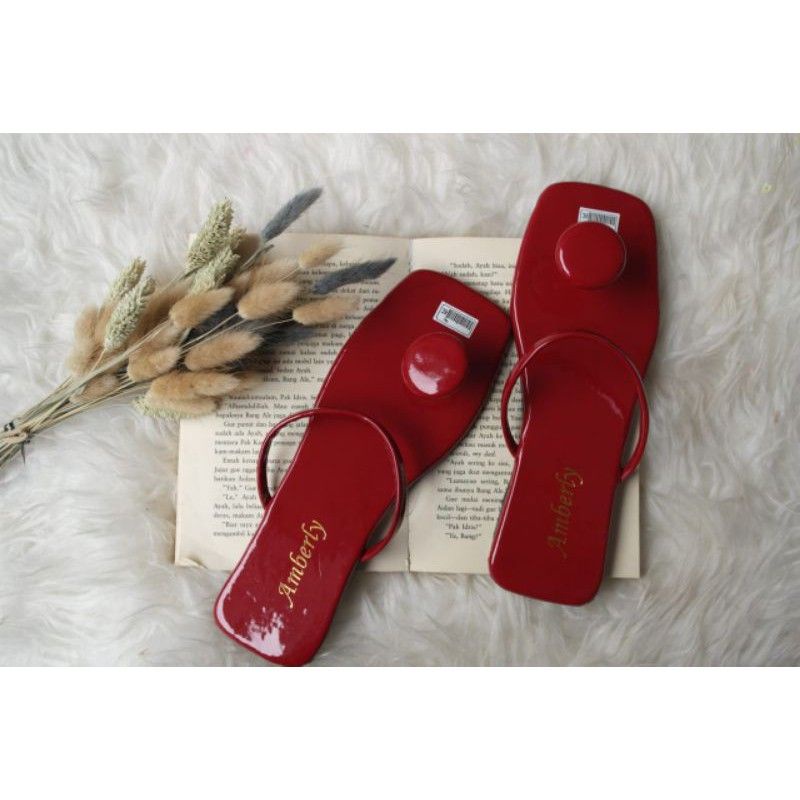 Isabel Adelia Sandal Teplek Wanita Jamur Merah