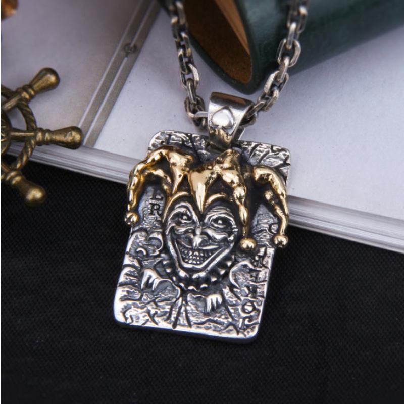 Liontin Kalung Bentuk Kartu Poker King Badut Warna Blonde Gaya Retro Thai Untuk Pria / Wanita