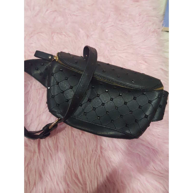 PRELOVED SLINGBAG VALENTINO MSH BAGUS JARANG PAKAI TDK AD DEFECT