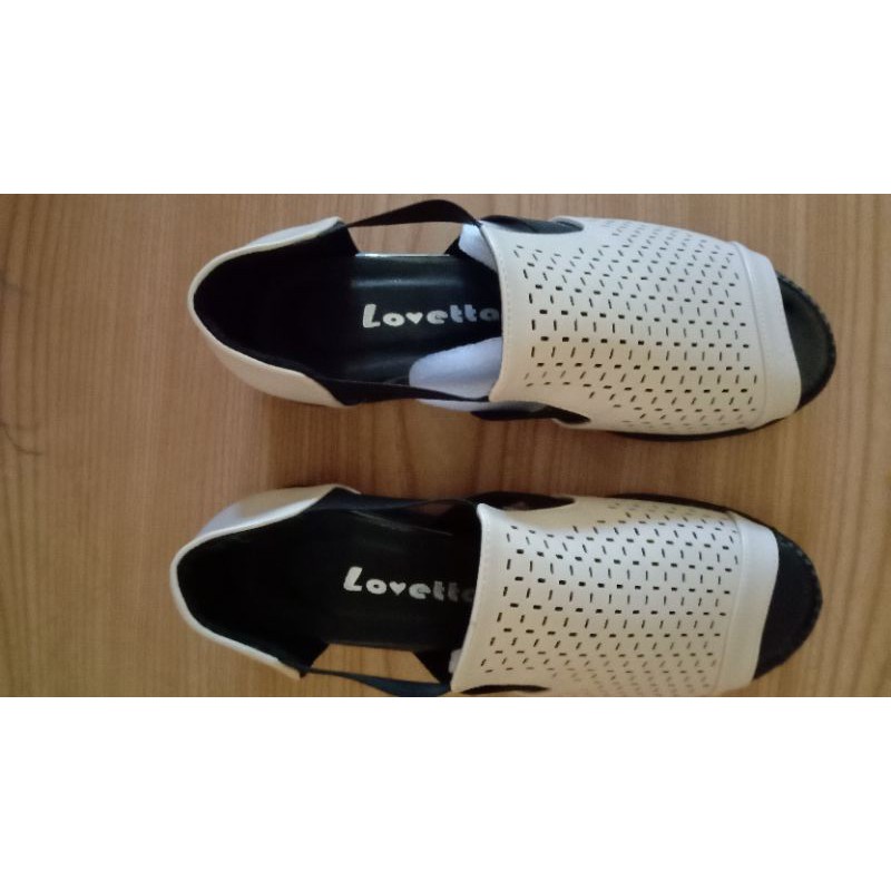 Sepatu Unik Lovetta