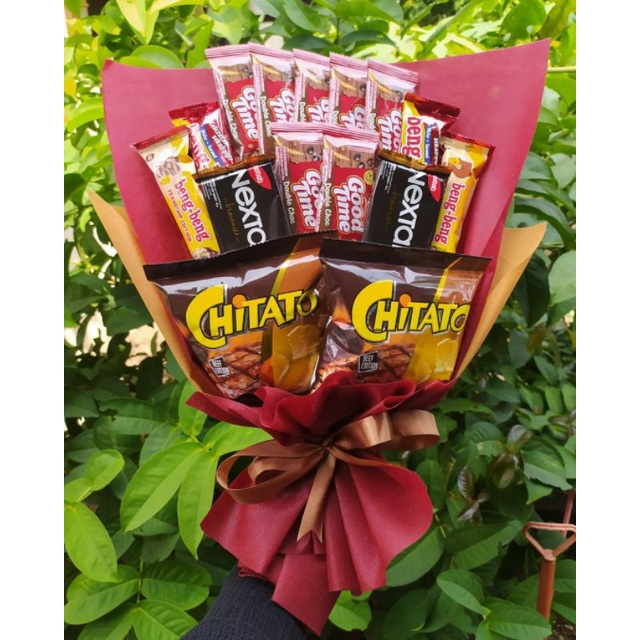 Buket Snack cowo mewah /paket/bingkisan Snack Ulang Tahun/Ultah/ Wisuda/Kado/Hadiah