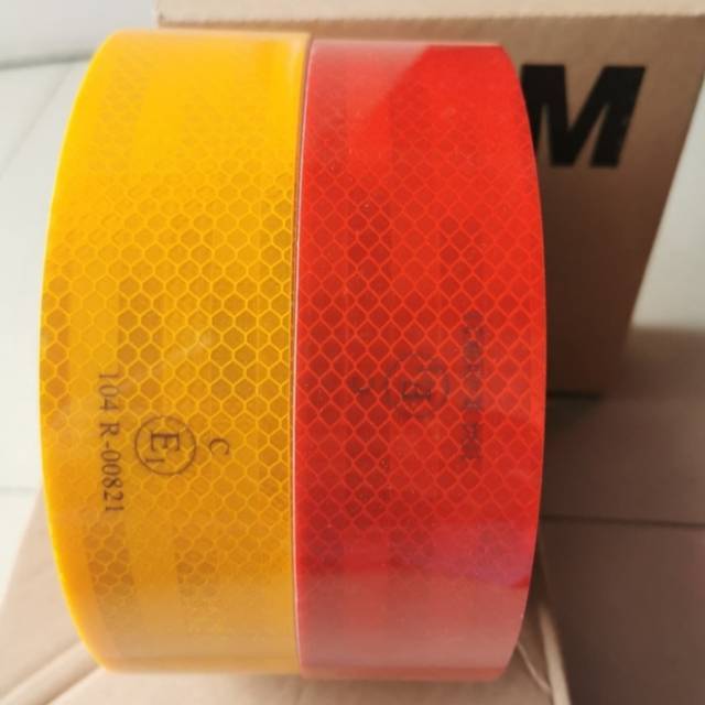 

Stiker Reflective 3M Ukuran 5cmx 45M Scotchlite lakban Nyalah Saat Kena Cahaya