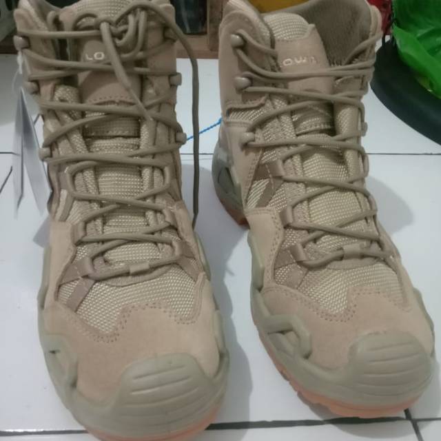 Sepatu LOWA dijamin ori