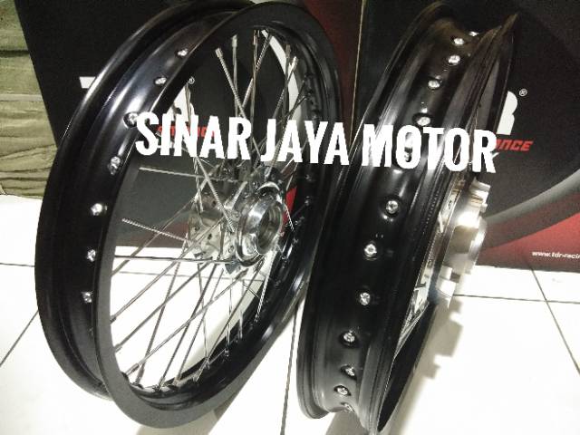 Sepaket Paketan Pelak Velg TDR Tiger revo Ring 17  Ukuran 160/185/17  TDR W Shape hitam  Pemasangan