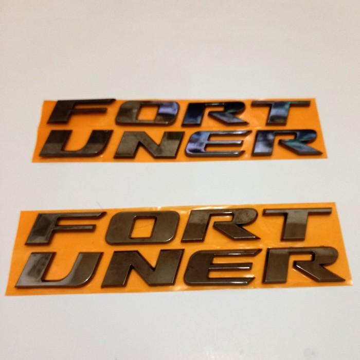 emblem fortuner trunklid new