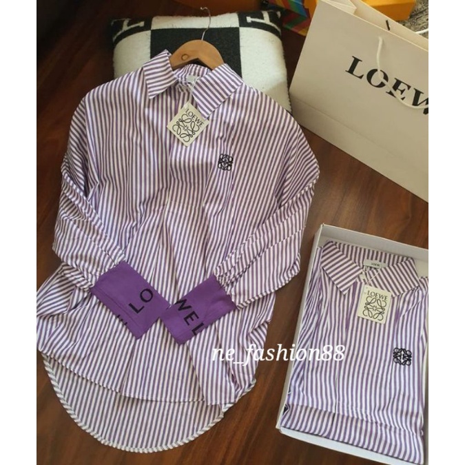 Kemeja loewe import premium dengan motif salur bahan cumeng banget say,yg msh penasaran pengen lihat