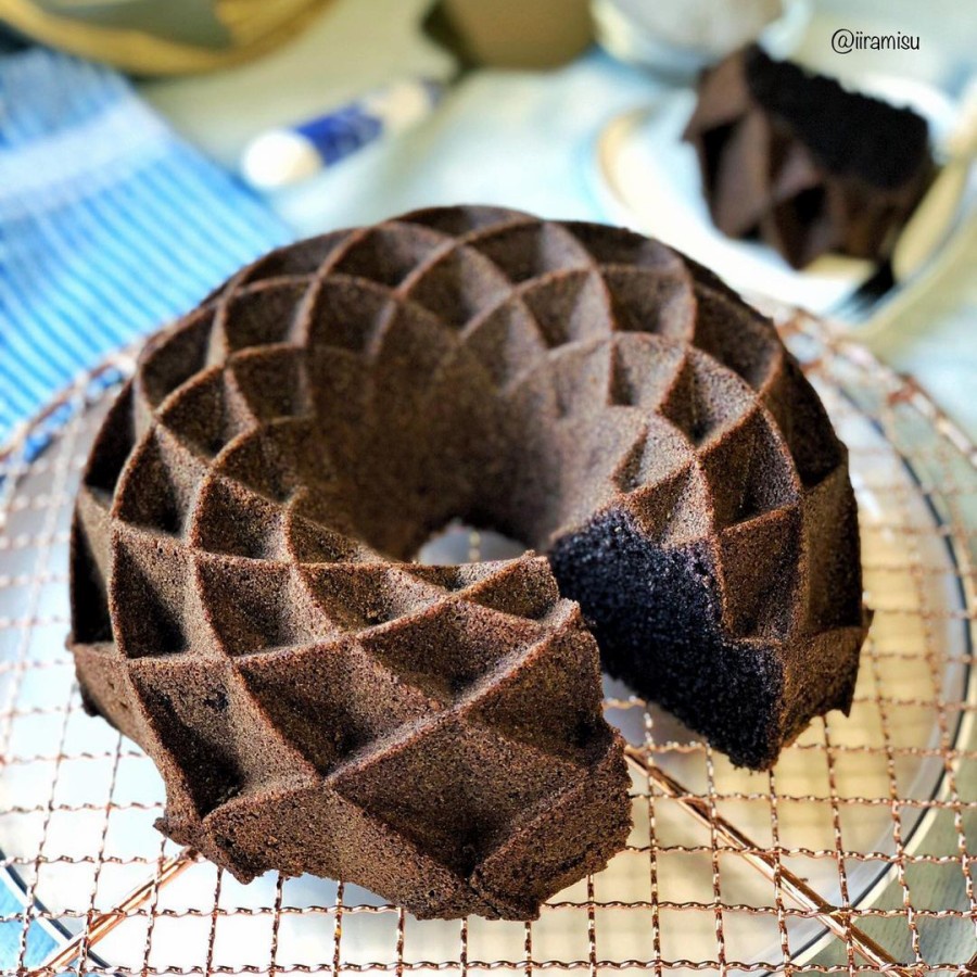 

Bolu Ketan Hitam Polos Panggang - Rhani Patisserie
