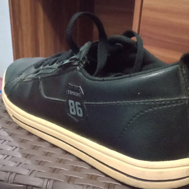 Sepatu Tomkins cowok original