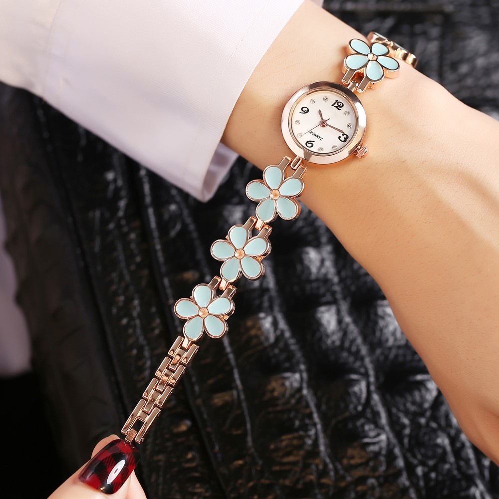 Jam Tangan Wanita Fashion Ladies Small Fresh Daisy Ladies Bracelet Watch Quartz Watch W172