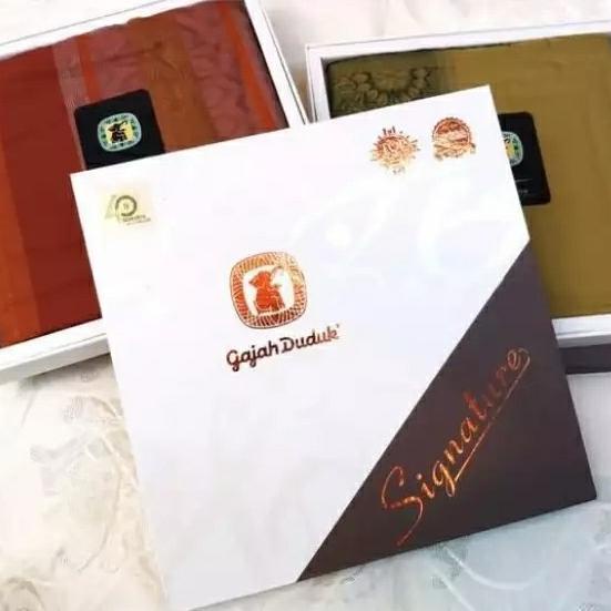 Sarung gajah duduk signature