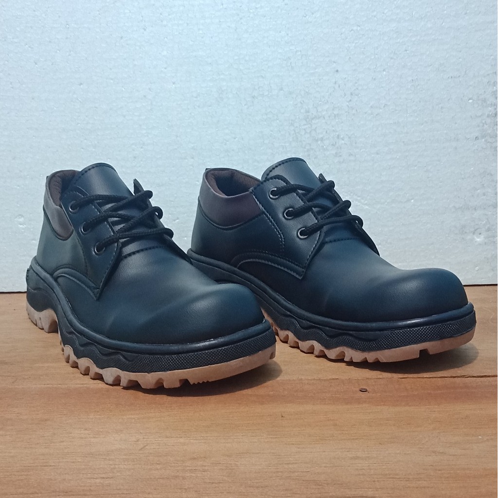 SEPATU PRIA SAFETY UJUNG BESI