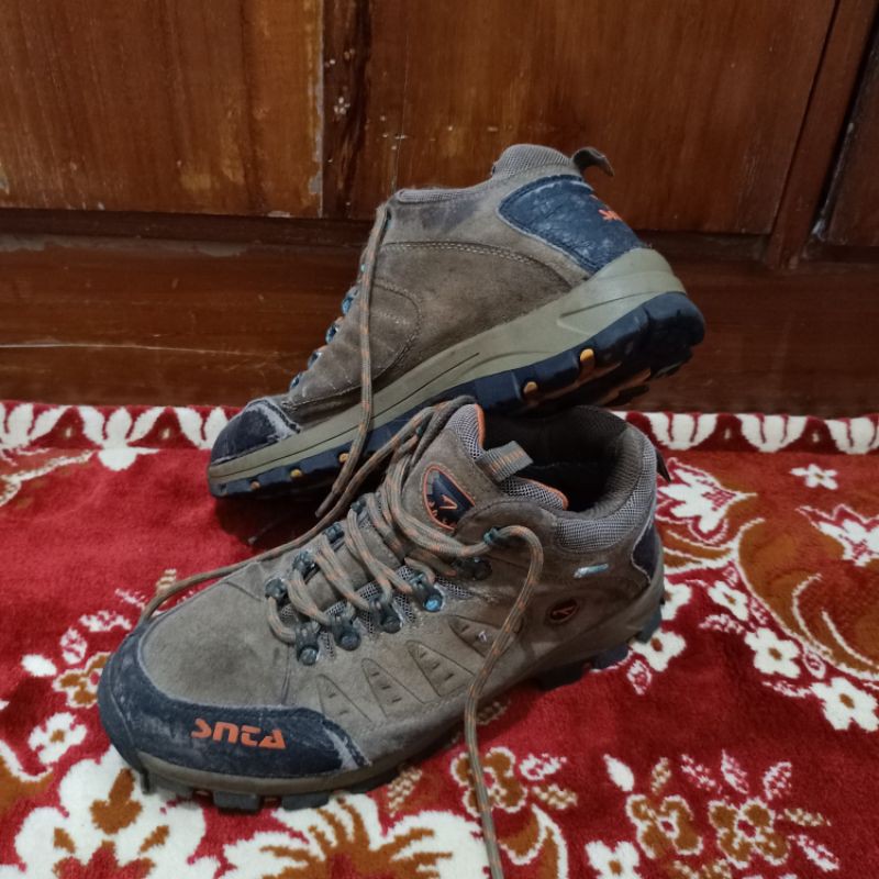 Sepatu Gunung SNTA size 40 (Second)