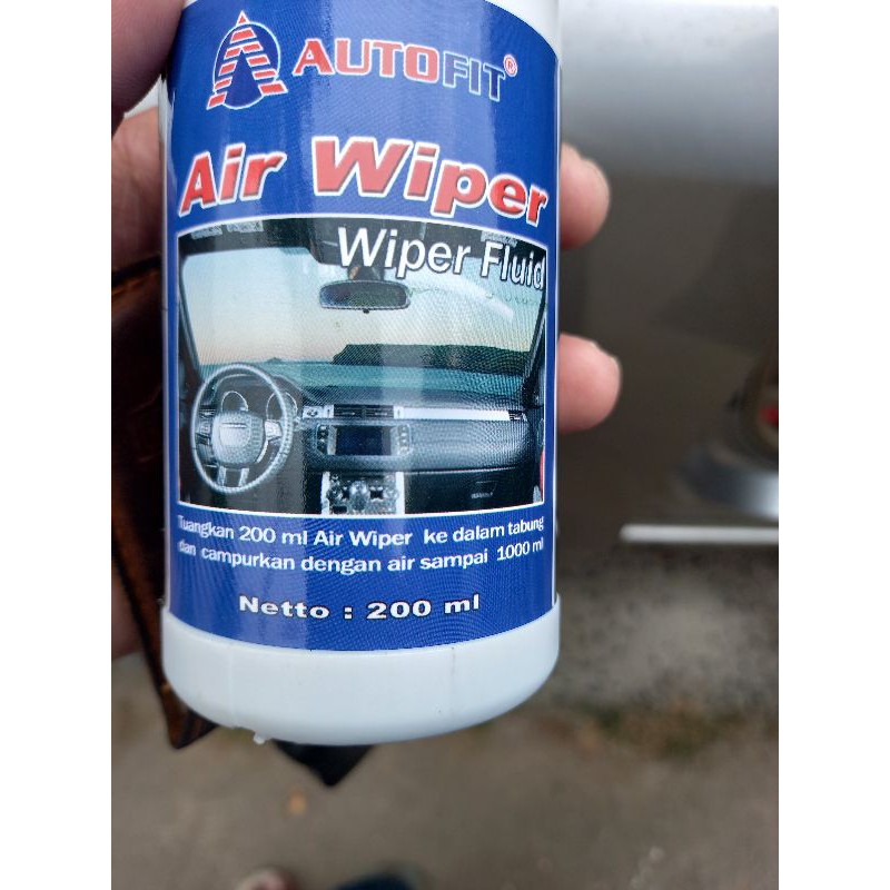 Air wiper / wiper fluid adalah cairan pembersih kaca mobil yang lebih baik dan bersih