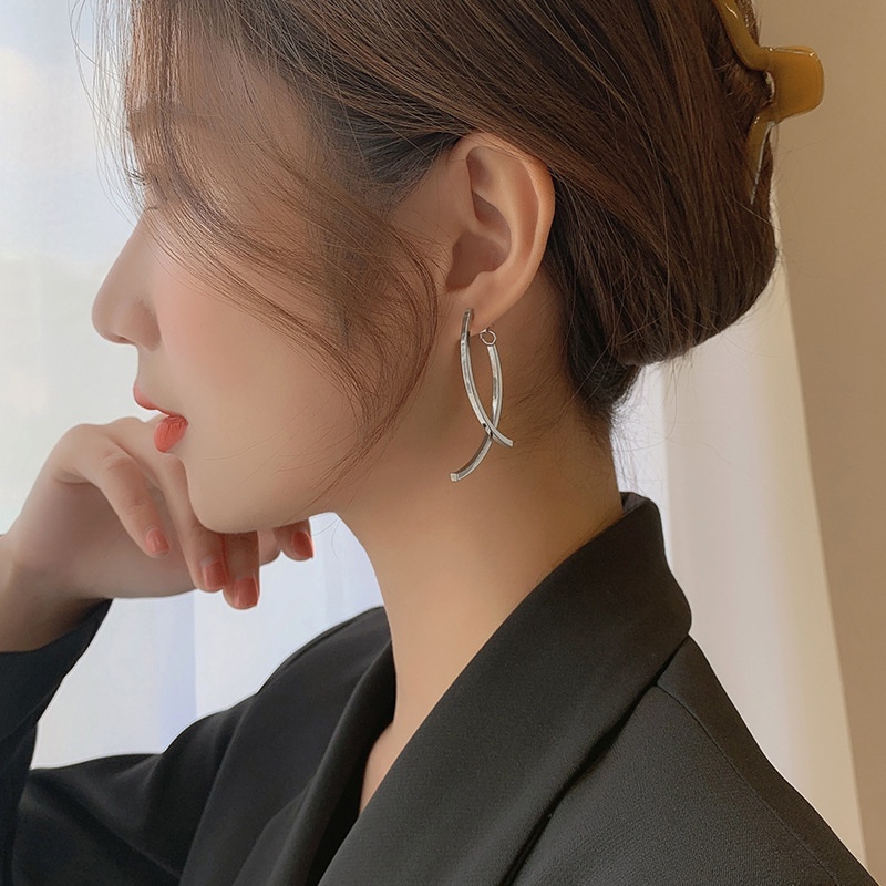 Logam panjang anting-anting gaya Korea baru sederhana anting-anting wanita anting-anting bermutu tin