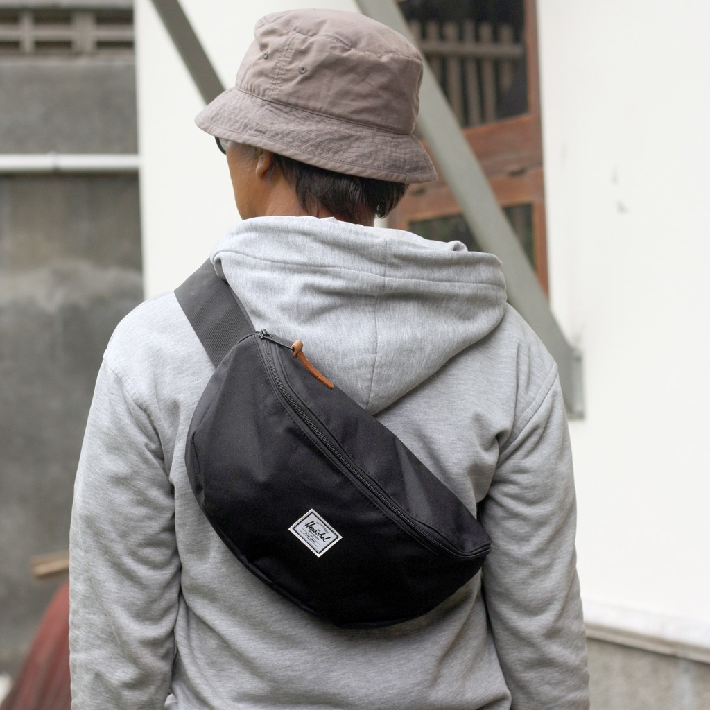 herschel sixteen hip pack