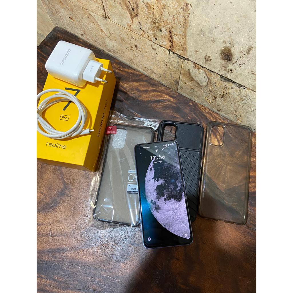 Di jual HP Realme 7 Pro  8 / 128 65W | warna perak cermin | no minus bonus case 2