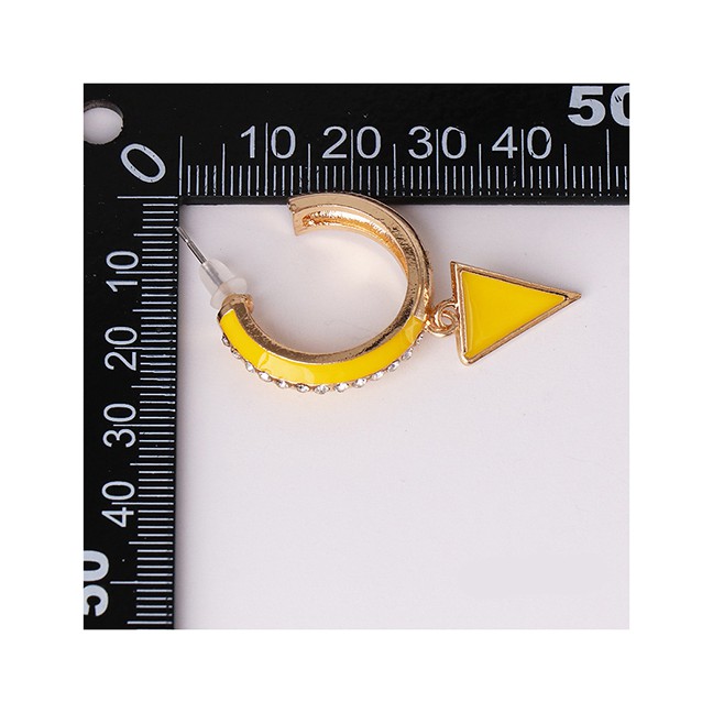 LRC Anting Tusuk Fashion Triangle Diamond Earrings D52047