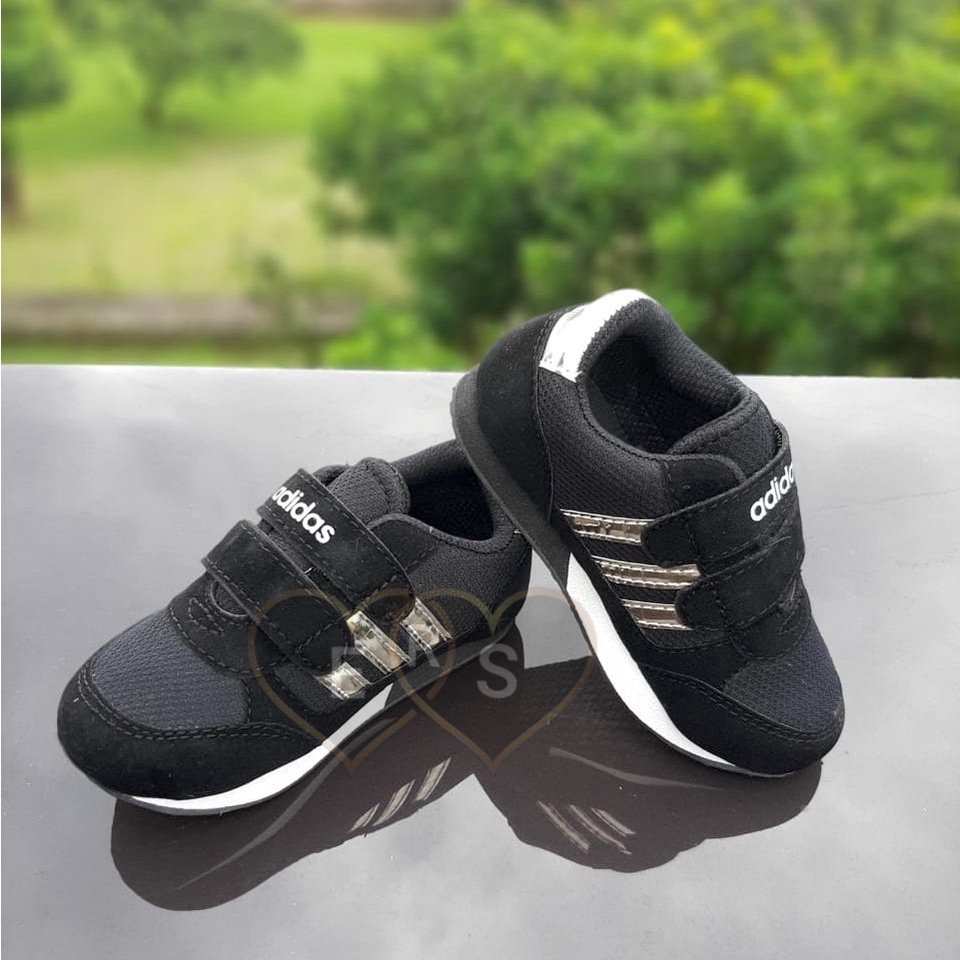 TOKOERS ADS 22-25 Sepatu Sneaker Sporty Anak Laki Laki 1 2 3 tahun - Hitam, Putih