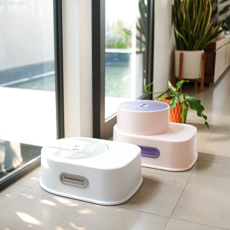 Ready Little Dimple Swivel Step Stool / Tatakan Tangga Berdiri anak