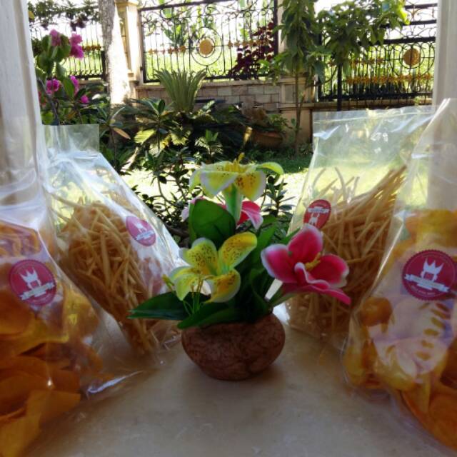 

Keripik singkong rasa pedas