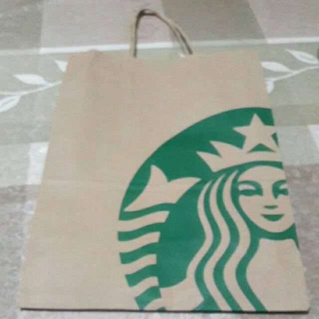 Paper bag starbucks and uniqlo