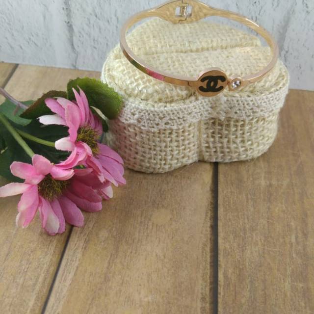 gelang chanel titanium kekinian