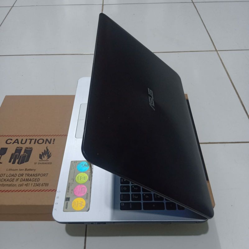 Laptop Asus X555QG Amd A12-9720P Ram 8GB HDD 1TB vga Amd Radeon R7 graphic + Amd Radeon R8 M435dx Layar 15,6inch Gaming Win.10 mulus