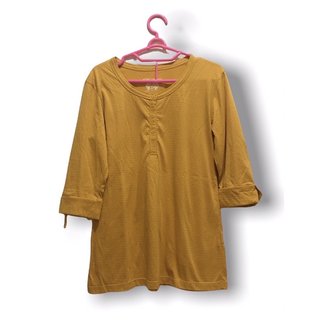 Kaos Phenomenal Murah Ori Matahari Cocok Bikin Tetangga Dengki “Kaos Adem Warna Kuning” (PRELOVED) ✨