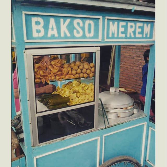 

Bakso merem ((ini bneran merem))