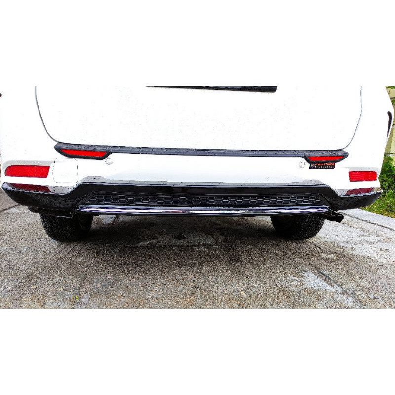 pengaman bumper belakang grand all new avanza / veloz /great xenia 2012 sd 2021 2013 2014 2015 2016 2017 2018 2019 2020  HITAM PUTIH ABU silver