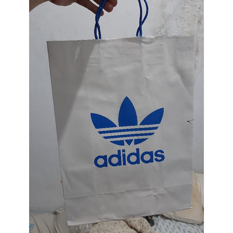 

paper bag Adidas