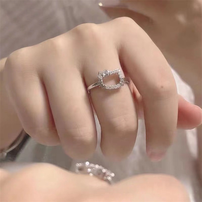 Cincin Desain Kartun Hello Kitty Aksen Berlian Warna Silver Gaya Korea Untuk Wanita