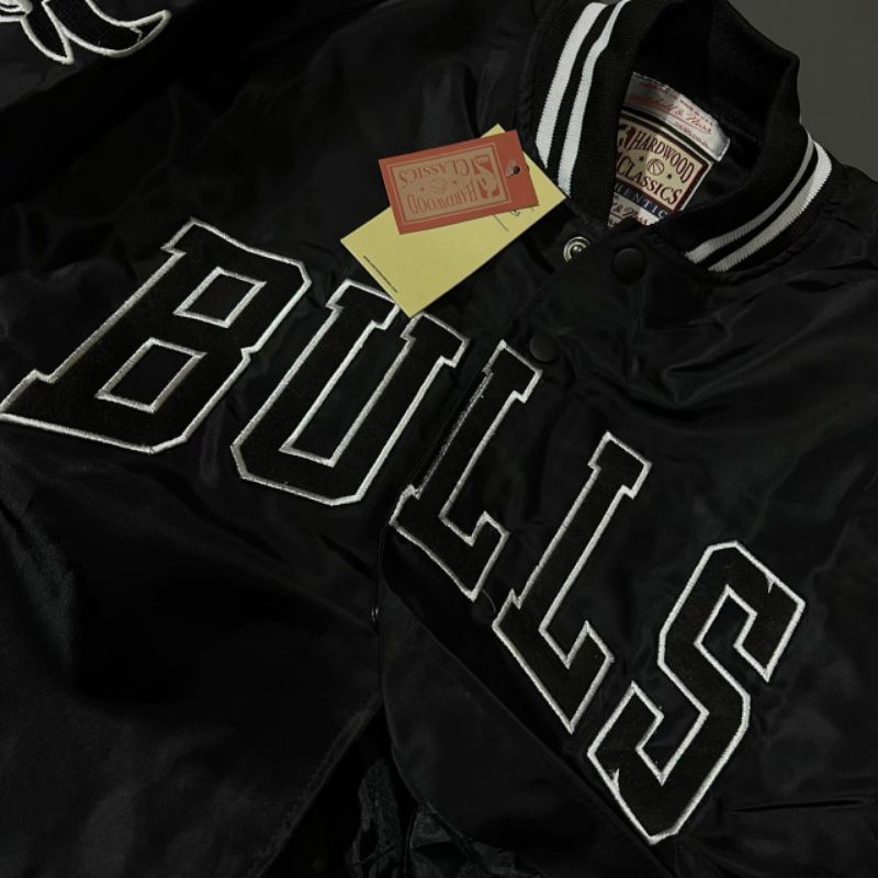 JAKET BOMBER VARSITY BULLS BORDIR FULL TAG LABEL CASUAL FASHION PRIA