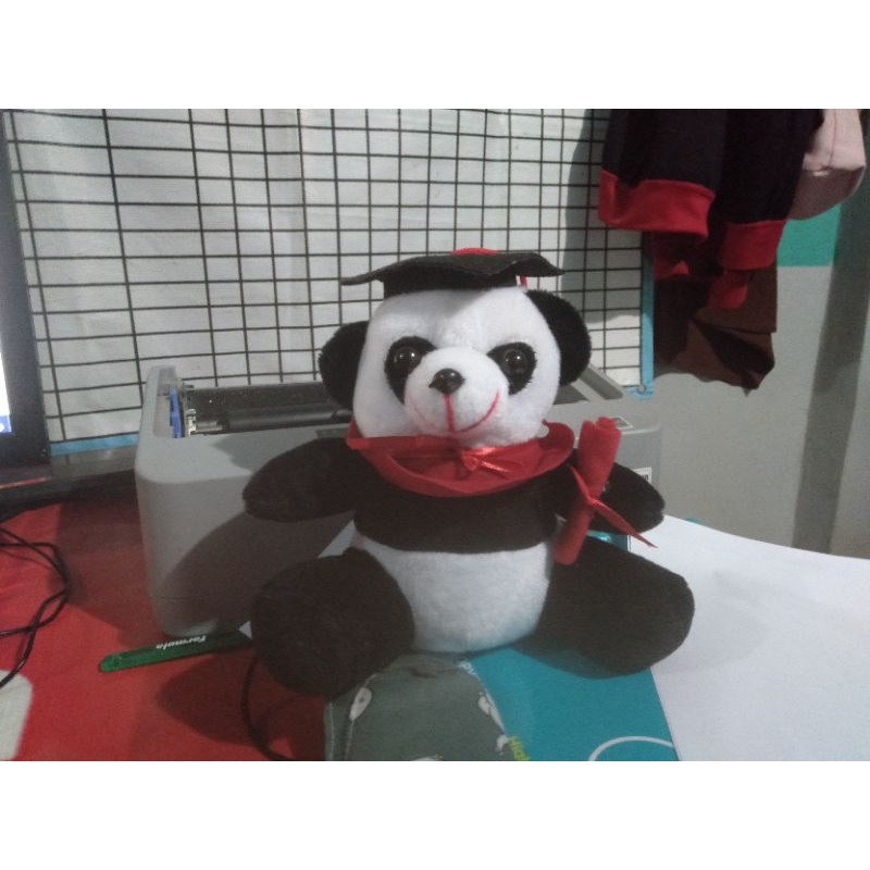 boneka wisuda