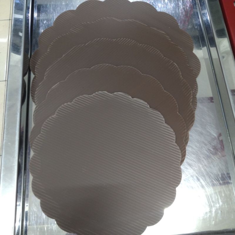 Alas Kue Tart Lingkaran Bunga Coklat uk 24 26 28 30 32 / Tatakan Kue Plastik Coklat