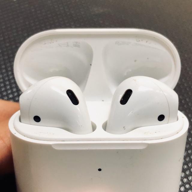 Apple airpods 2 with wireless charging case original (second)