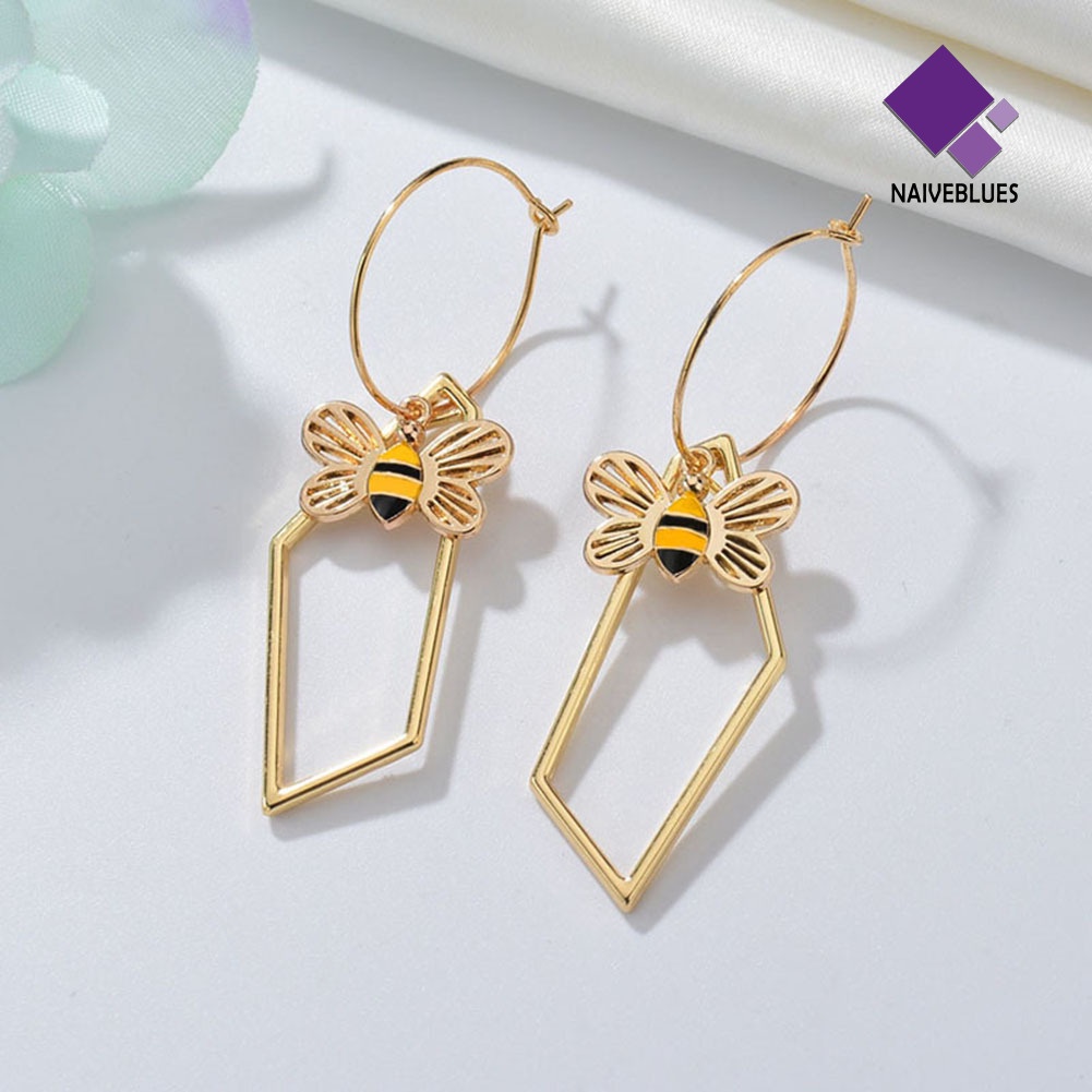 Anting Hoop Panjang Bentuk Kotak Model Hollow Motif Mawar Lebah Untuk Wanita