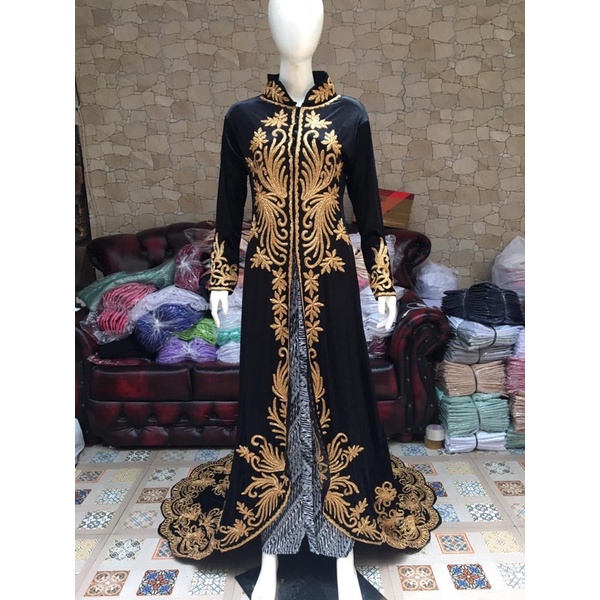 Kebaya pengantin bludru