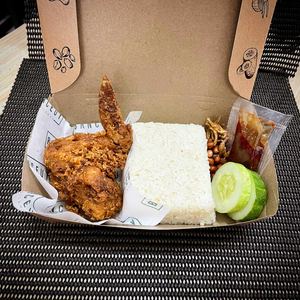 

SET SAYAP READY CIKARANG 02 NOV 2024 - NASI LEMAK BANCEUY FAVORIT BANDUNG LEGEND VIRAL HITS KEKINIAN REMPAH OLEH OLEH