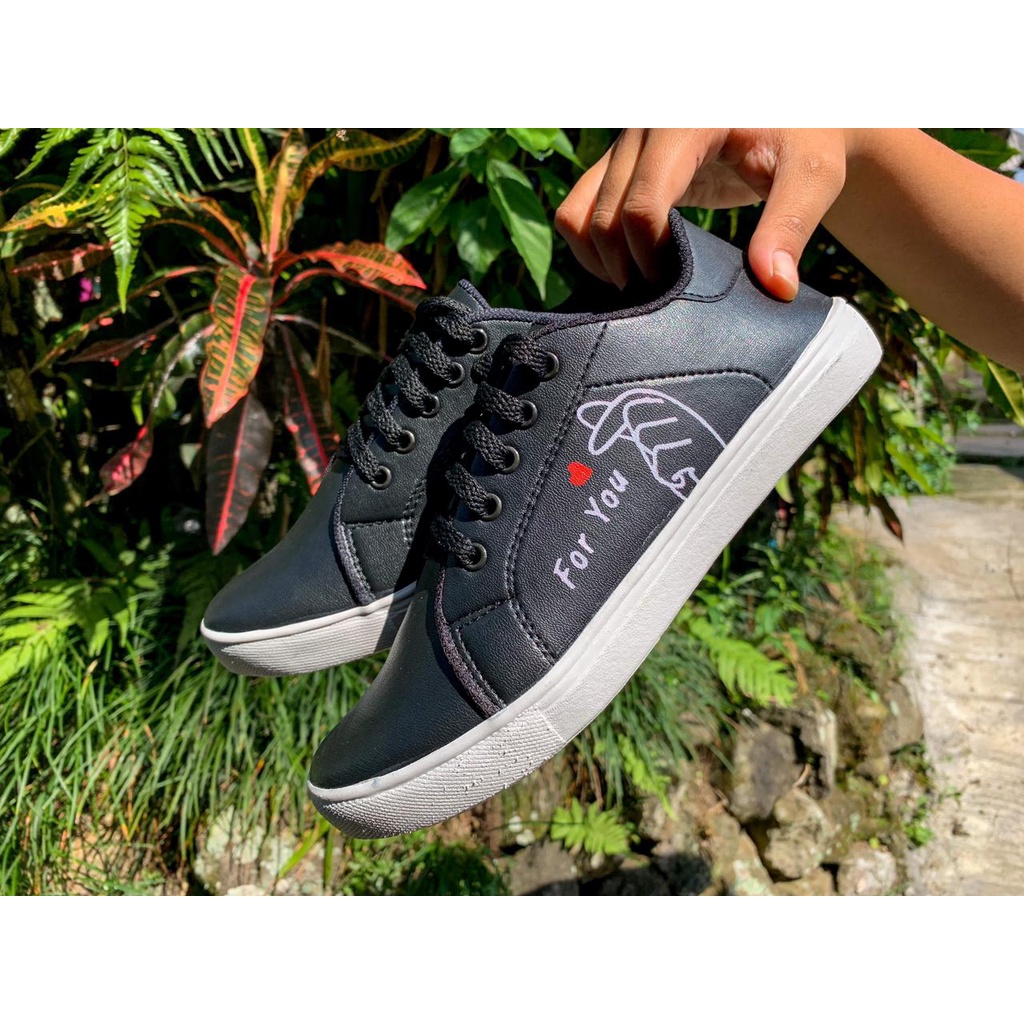 Sepatu Kets Sneakers For You Hitam