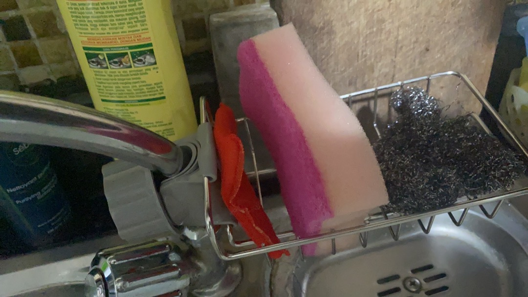 Rak Gantungan Barang & Sabun Keran Air Peralatan Dapur