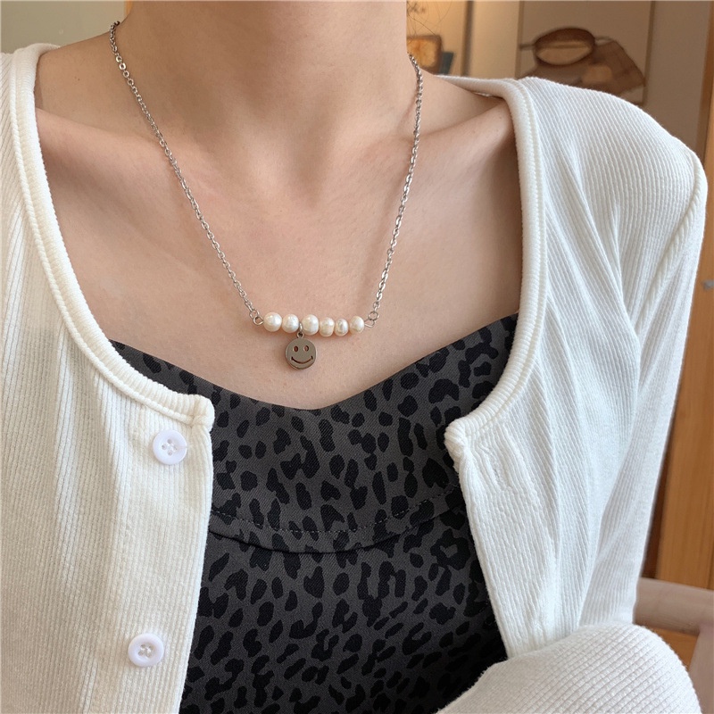 Freshwater Pearl Smiley Face Pendant Necklace Female Exquisite Summer Clavicle Chain Ins Cold Wind Simple Fashion Accessories Jewelry Gift